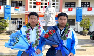 Trò chuyện nhanh cùng cặp song sinh giành 2 huy chương vàng Olympic Toán học quốc tế