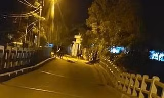 Cây cầu ở Quảng Nam sụt lún nghiêm trọng, có dấu hiệu gãy