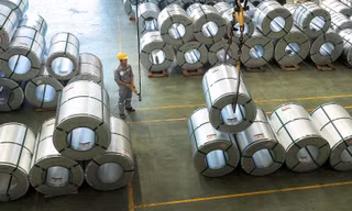 Hoa Sen đã chủ động sử dụng nguồn nguyên liệu Việt Nam hoặc các nguyên liệu có nguồn gốc xuất xứ không phải từ Trung Quốc, Hàn Quốc, Đài Loan để sản xuất các đơn hàng xuất khẩu đi Mỹ