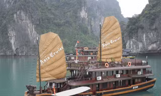 Màu sơn tàu du lịch đã đi vào tiềm thức của hàng triệu du khách, giờ sẽ có màu trắng