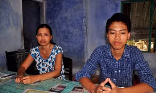 Thủ khoa Nguyễn Duy Sơn và mẹ trò chuyện với PV 