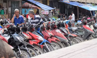 Một bãi trông giữ xe “lộ thiên” 