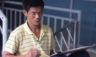  Võ Xuân Phú thực hiện phần thi năng khiếu của mình. 