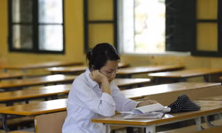 Chùm ảnh: Thí sinh duy nhất thi Lịch sử ở hội đồng thi