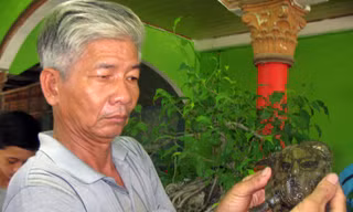 Ông Nông với con ba ba có hình y chang mặt người 