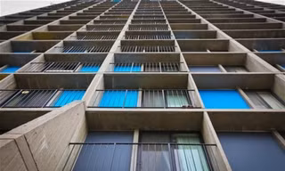 Bé trai 15 tháng tuổi đã rơi từ một căn hộ thuộc chung cư Riverside Plaza 