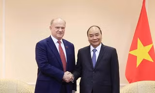 Chủ tịch nước Nguyễn Xuân Phúc tiếp Chủ tịch Đảng Cộng sản Liên bang Nga Gennady Zyuganov. (Ảnh: Thống Nhất/TTXVN)
