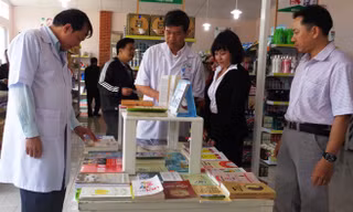 Gian hàng sách sức khỏe, y học.