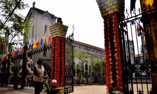 Ngắm nhà thờ tại Hà Nội trang hoàng đón Giáng sinh