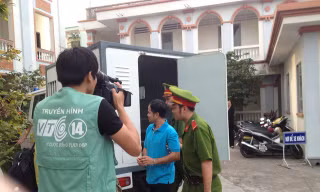Võ Văn Minh được đưa đến tòa.