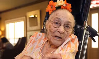 Cụ bà Gertrude Weaver.