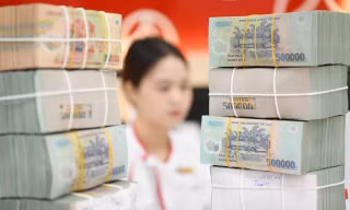 Lý do ngân hàng ồ ạt tăng lãi suất tiết kiệm trước Tết 