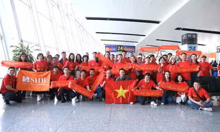 Một ngân hàng thuê 8 chuyến bay chở 600 người đi Thái Lan cổ vũ bóng đá
