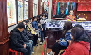 Điều gì đang diễn ra ở tiệm vàng? 