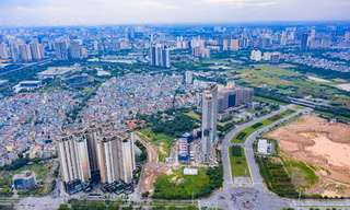 Giá nhà đất 'đua nhau' tăng, người mua lãnh đủ