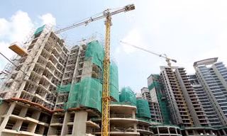Giảm thuế, bơm tiền giải cứu bất động sản