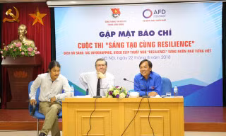 Ban tổ chức trao đổi về cuộc thi "Sáng tạo cùng Resilience
