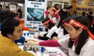 Không khí Chủ Nhật Đỏ rộn ràng tại Ninh Bình
