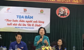 Buổi tọa đàm tổ chức tại TP Điện Biên Phù dưới dự chủ trì của bà Trương Mỹ Hoa, nguyên Phó Chủ tịch nước; anh Nguyễn Ngọc Lương, Bí thư T.Ư Đoàn, Chủ tịch Hội đồng Đội T.Ư
