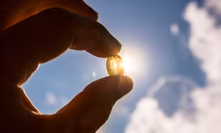 Bổ sung vitamin D quá liều cũng gây ra tác hại.
