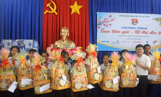 T.Ư Đoàn thăm, tặng quà Tết thanh thiếu nhi Ninh Thuận