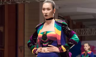 Dàn mẫu trẻ diện thiết kế lạ lên sàn bảo vệ... ong