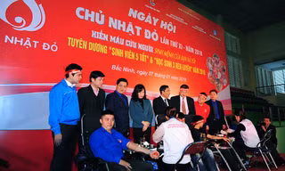 Sôi động Chủ nhật Đỏ trên vùng Kinh Bắc