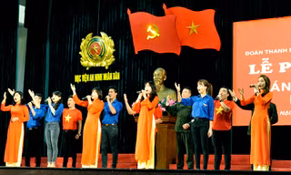Một tiết mục văn nghệ của Đoàn Thanh niên Học viện An ninh Nhân dân tại Lễ phát động Tháng thanh niên 2016