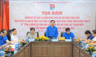 Bí thư thường trực T.Ư Đoàn Nguyễn Anh Tuấn phát biểu tại toạ đàm