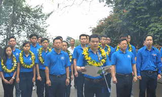 Các GMTVNTB và Gương mặt trẻ Việt Nam triển vọng báo công tại Khu di tích Đền Hùng (Phú Thọ) Ảnh: Xuân Tùng