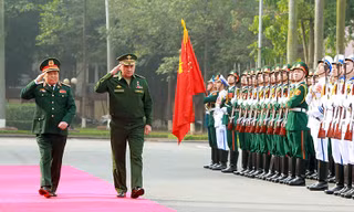 Bộ trưởng Quốc phòng Ngô Xuân Lịch hội đàm Bộ trưởng Quốc phòng Nga