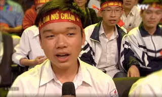 Dương Tuấn Dũng (lớp 11A1, Trường THPT Ứng Hoà A, Hà Nội) "đánh bại" 4 nhà leo núi trong câu hỏi vượt chướng ngại vất