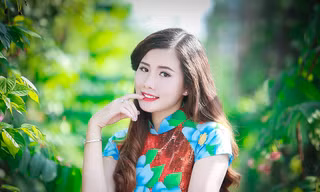 Thiếu nữ Hà thành duyên dáng với tà áo dài 