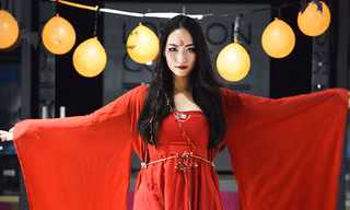 'Ma nữ' khoe nhan sắc mê hồn trong đêm Halloween