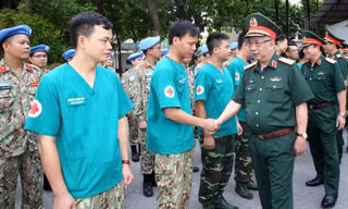 Thượng tướng Nguyễn Chí Vịnh thăm mô hình Bệnh viện dã chiến cấp 2 số 2