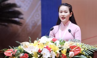 Chu Thị Ngọc Hảo đọc tâm thư của Đại hội Đoàn toàn quốc gửi tới tuổi trẻ toàn quốc. Ảnh: NVCC