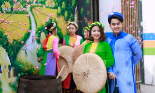 Sinh viên Hà thành hóa thân thành liền anh liền chị Quan họ