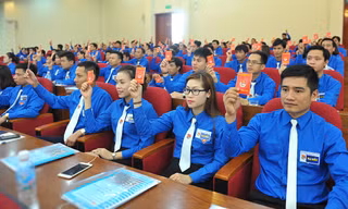 Các đại biểu biểu quyết tại đại hội Ảnh: Xuân Tùng
