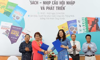 Lễ ký kết xây dựng Tủ sachs Hội nhập kinh tế quốc tế