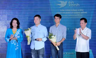 BTC tôn vinh hai cá nhân khởi sự sáng kiến xã hội tiêu biểu