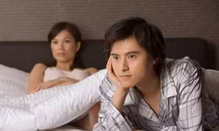 Khổ sở kìm nén vì bị chồng giận và ‘bỏ đói’
