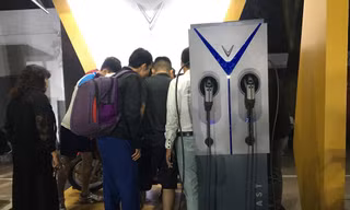 Trạm sạc nhanh của VinFast được trưng bày tại công viên Thống Nhất.