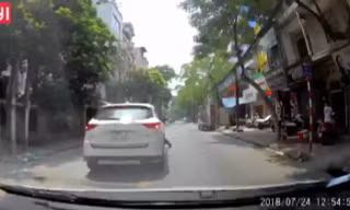 Không cho ôtô phía sau vượt, Mazda CX-5 nhận cái kết 'đắng'