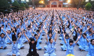 Giới trẻ háo hức lên chùa học tu