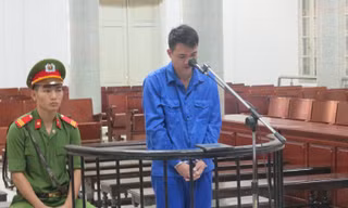 Bùi Văn Biên trước vành móng ngựa.