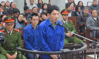Bị cáo Saga trả lời HĐXX.