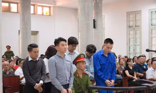 Các bị cáo tại tòa.