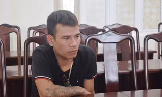 Tài xế Trương Văn Việt có biểu hiện "ngáo đá" khi bị công an dừng xe đầu kéo để kiểm tra, xử lý lỗi vi phạm Luật Giao thông