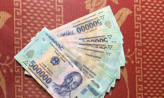 Một lượng lớn tiền do anh Huy nhặt được tại cây ATM