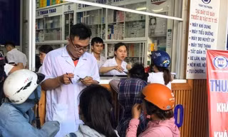 Người dân tại Huế đổ xô đi mua khẩu trang sau thông tin một bệnh nhân tại Đà Nẵng mắc COVID-19.